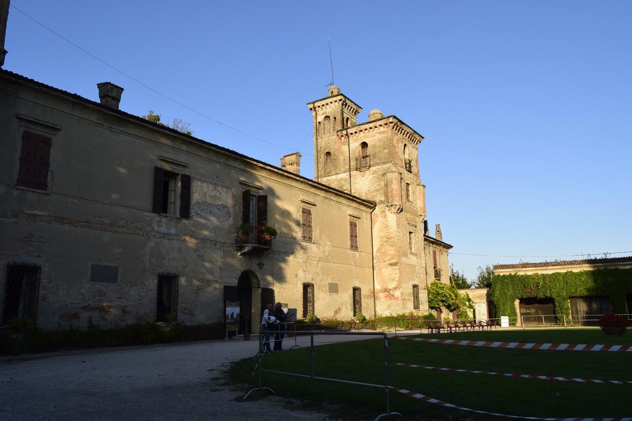 Ostello Castello Mina Della Scala Casteldidone Eksteriør billede